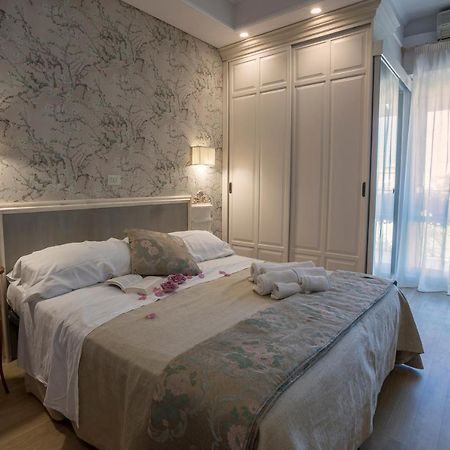 Hotel Mocambo Piscina E Spiaggia Сан-Бенедетто-дель-Тронто Екстер'єр фото