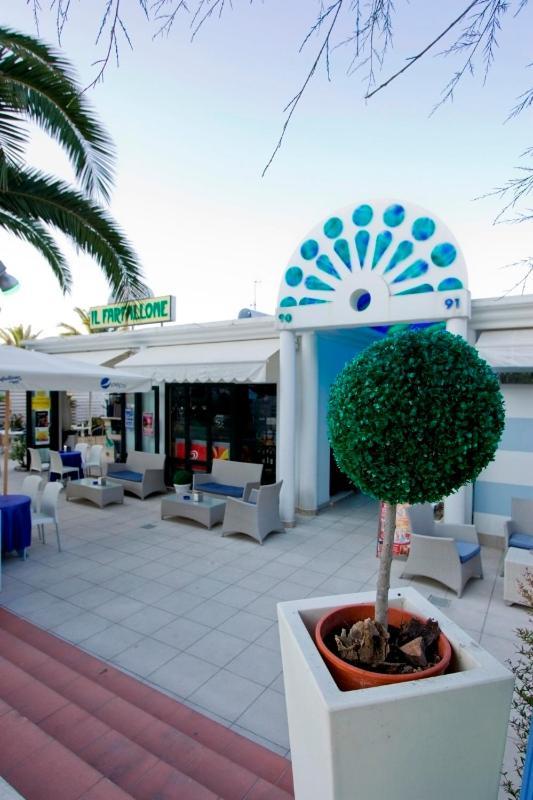 Hotel Mocambo Piscina E Spiaggia Сан-Бенедетто-дель-Тронто Екстер'єр фото