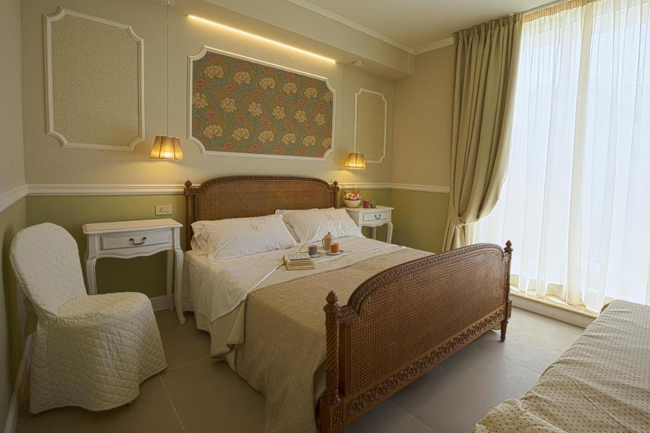 Hotel Mocambo Piscina E Spiaggia Сан-Бенедетто-дель-Тронто Екстер'єр фото