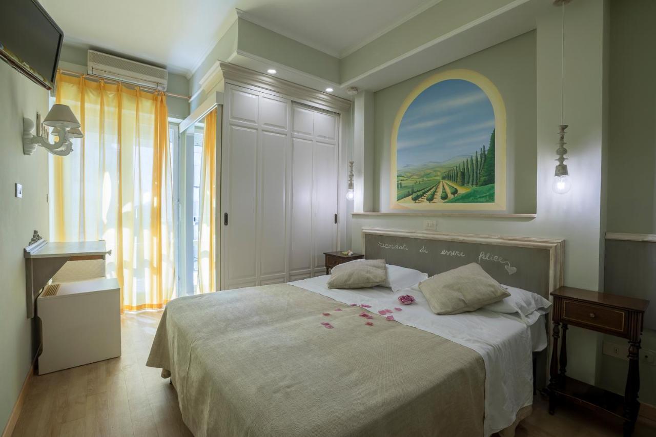 Hotel Mocambo Piscina E Spiaggia Сан-Бенедетто-дель-Тронто Екстер'єр фото